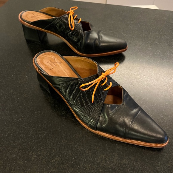 Argentina shoe designer Jessica Kessel black clog with orange lace - Picture 3 of 7